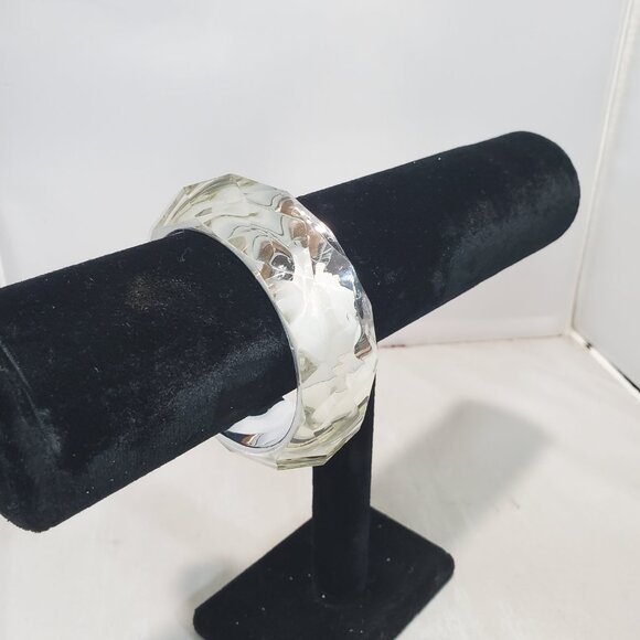 Bijou chunky, clear faceted Lucite bangle - Picture 5 of 6